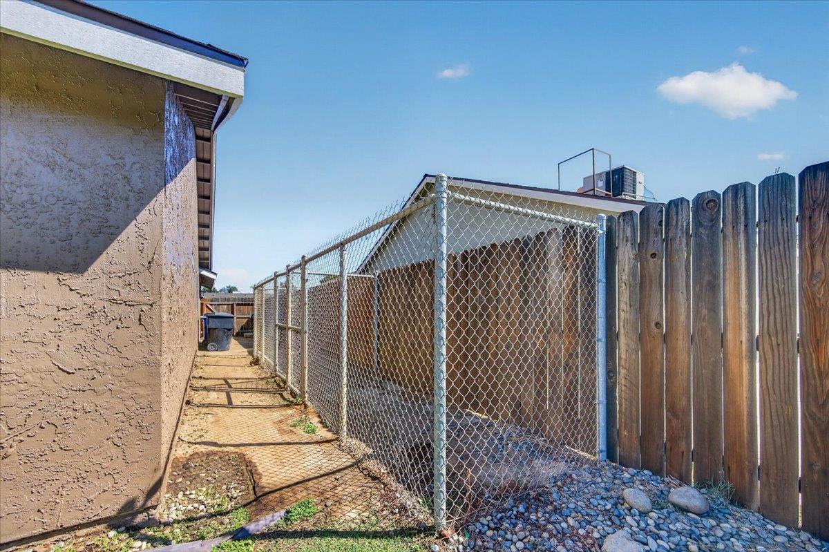 1051 E Terrace Dr, Hanford, CA 93230