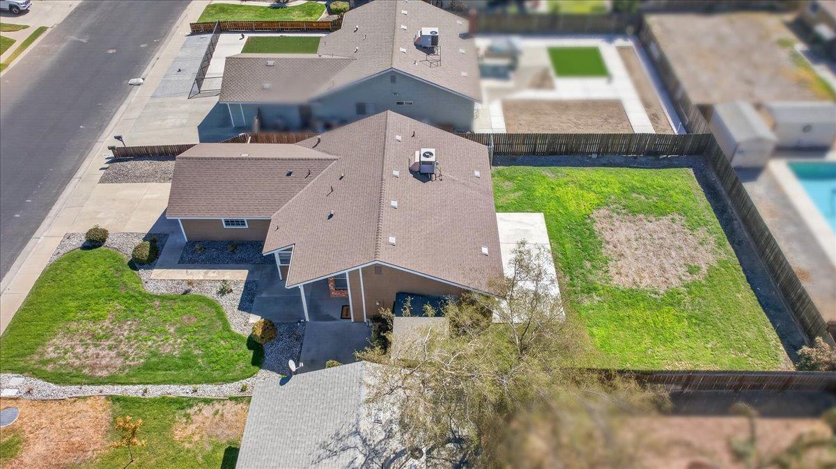 1051 E Terrace Dr, Hanford, CA 93230