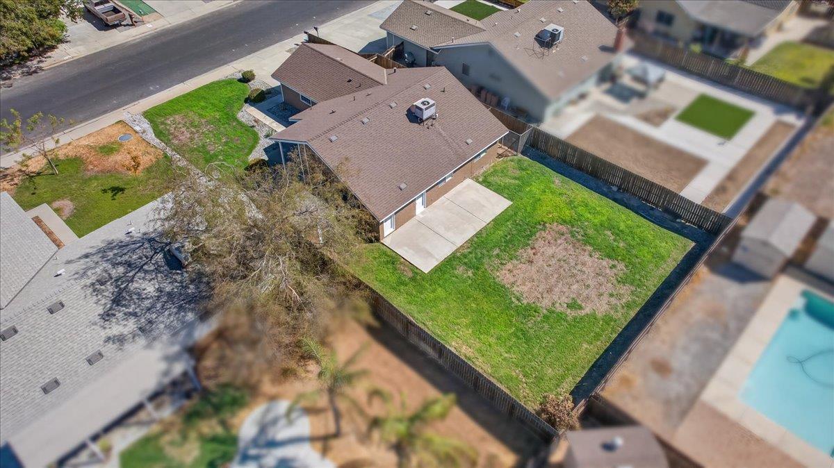 1051 E Terrace Dr, Hanford, CA 93230