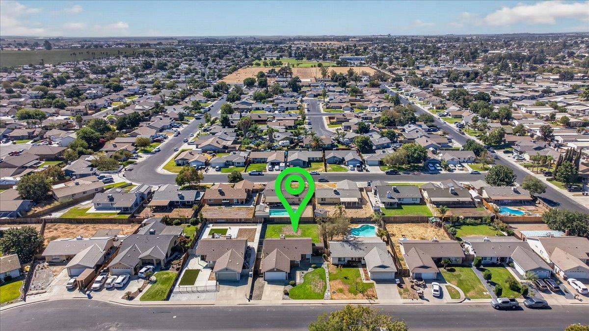 1051 E Terrace Dr, Hanford, CA 93230