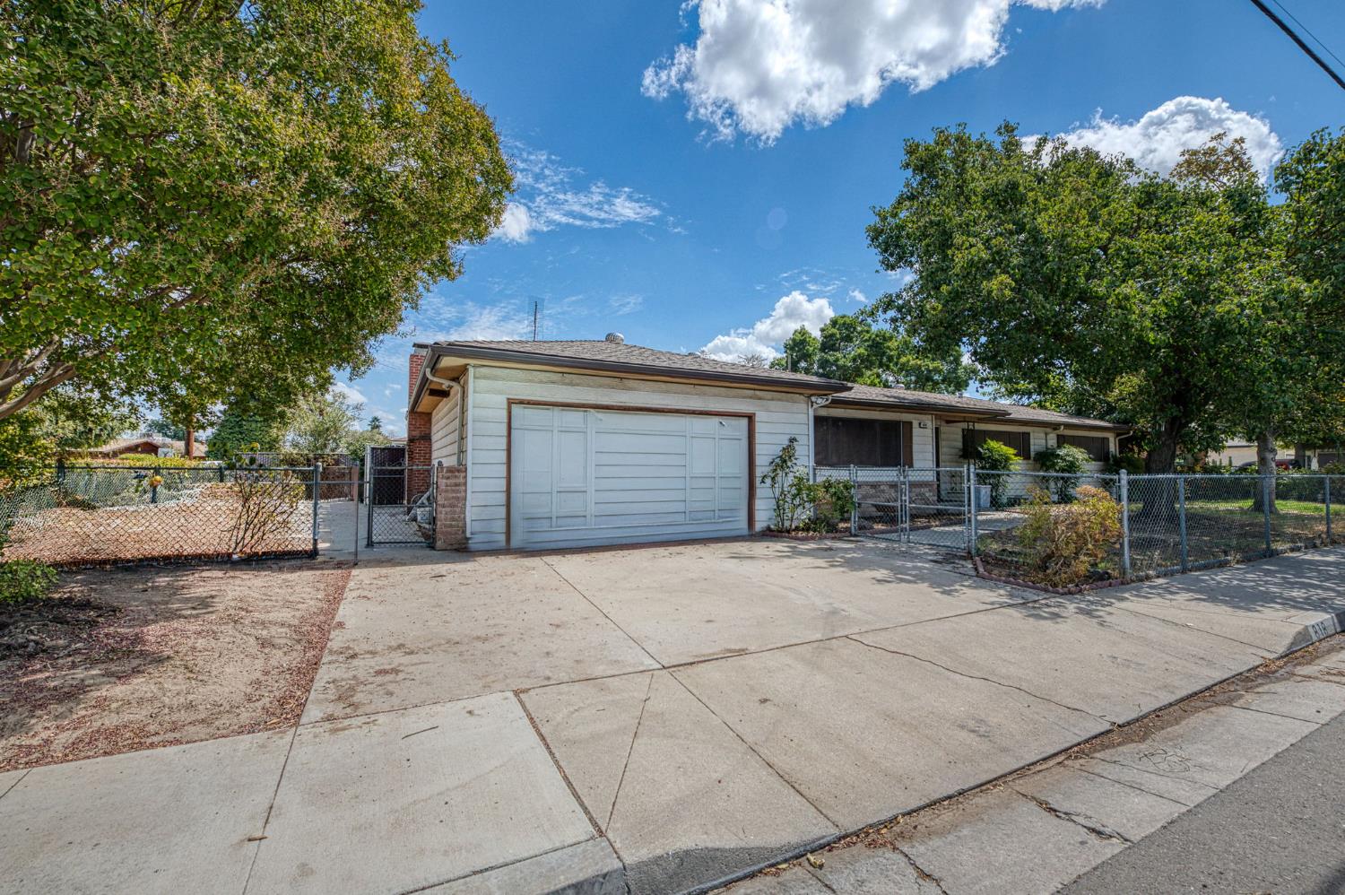 818 S Del Norte Ave, Kerman, CA 93630