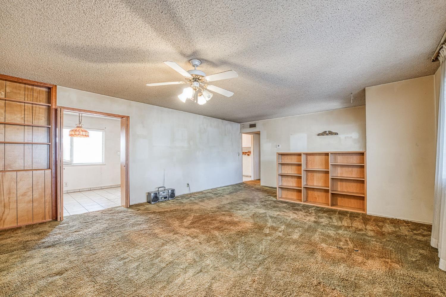 818 S Del Norte Ave, Kerman, CA 93630