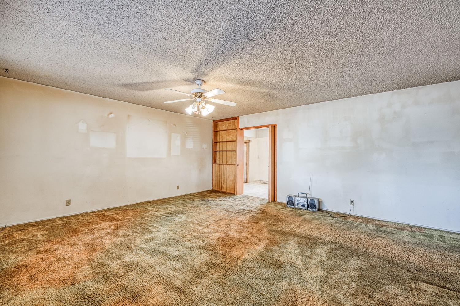 818 S Del Norte Ave, Kerman, CA 93630