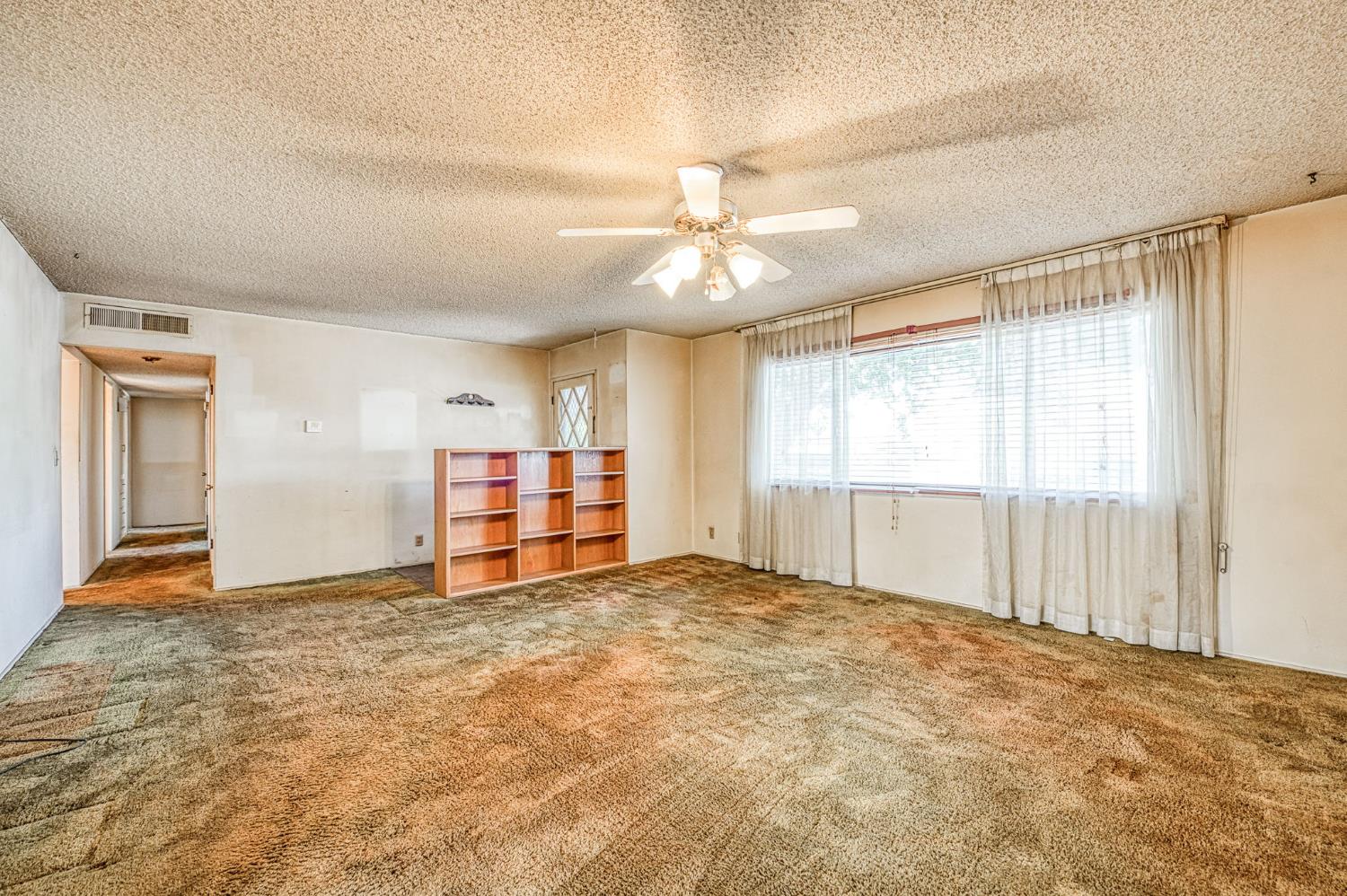 818 S Del Norte Ave, Kerman, CA 93630