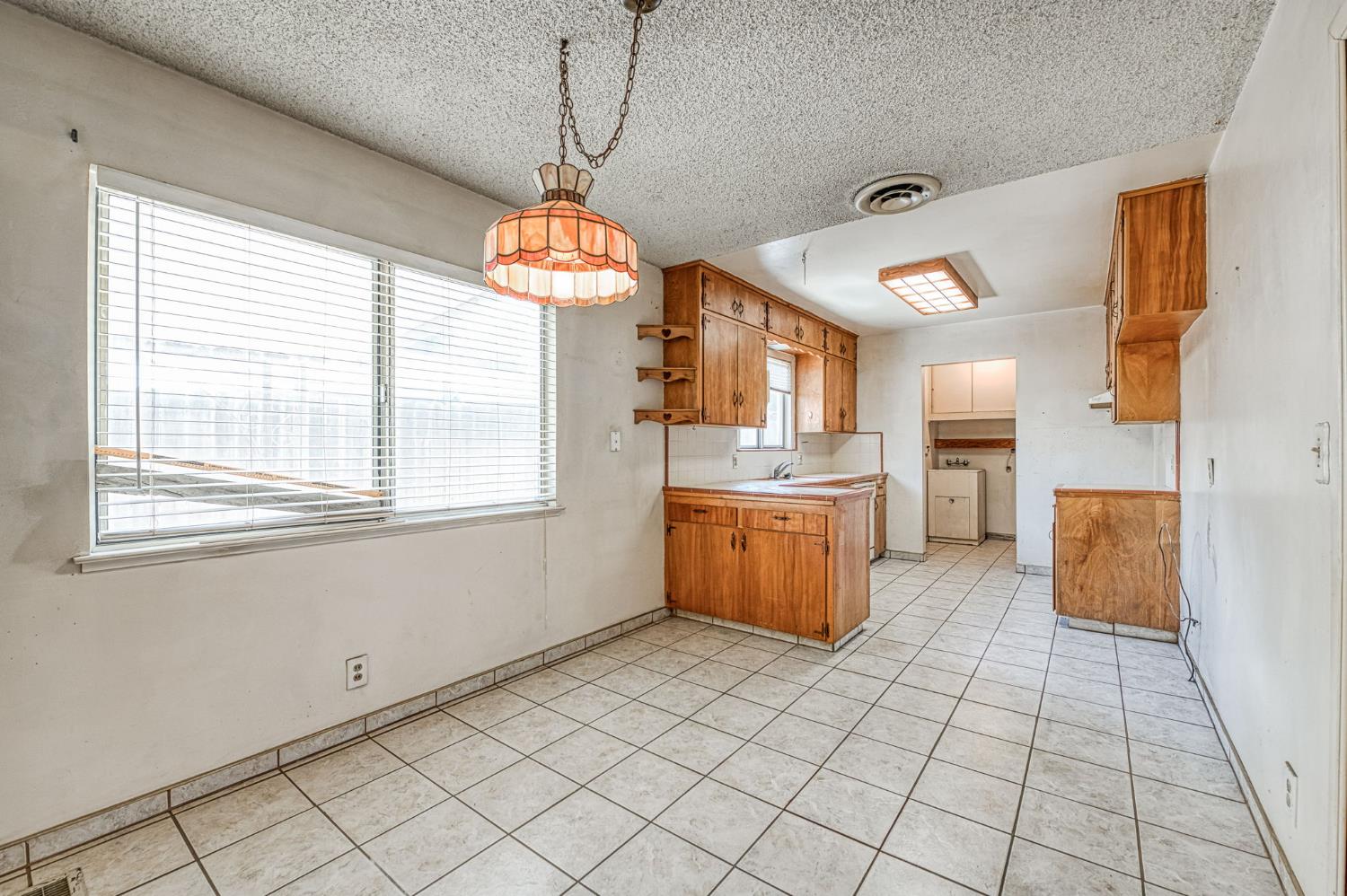 818 S Del Norte Ave, Kerman, CA 93630
