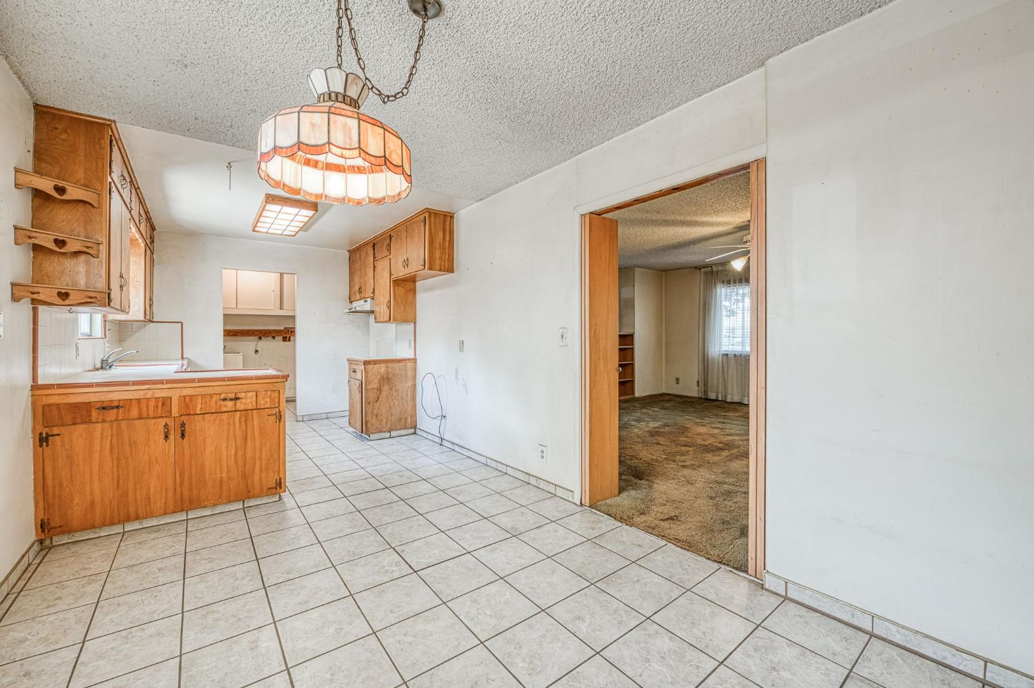 818 S Del Norte Ave, Kerman, CA 93630