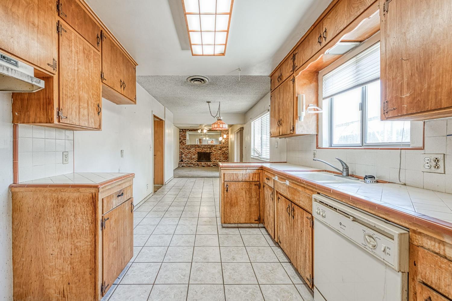 818 S Del Norte Ave, Kerman, CA 93630
