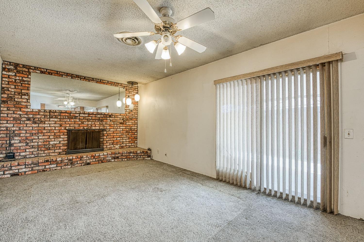 818 S Del Norte Ave, Kerman, CA 93630