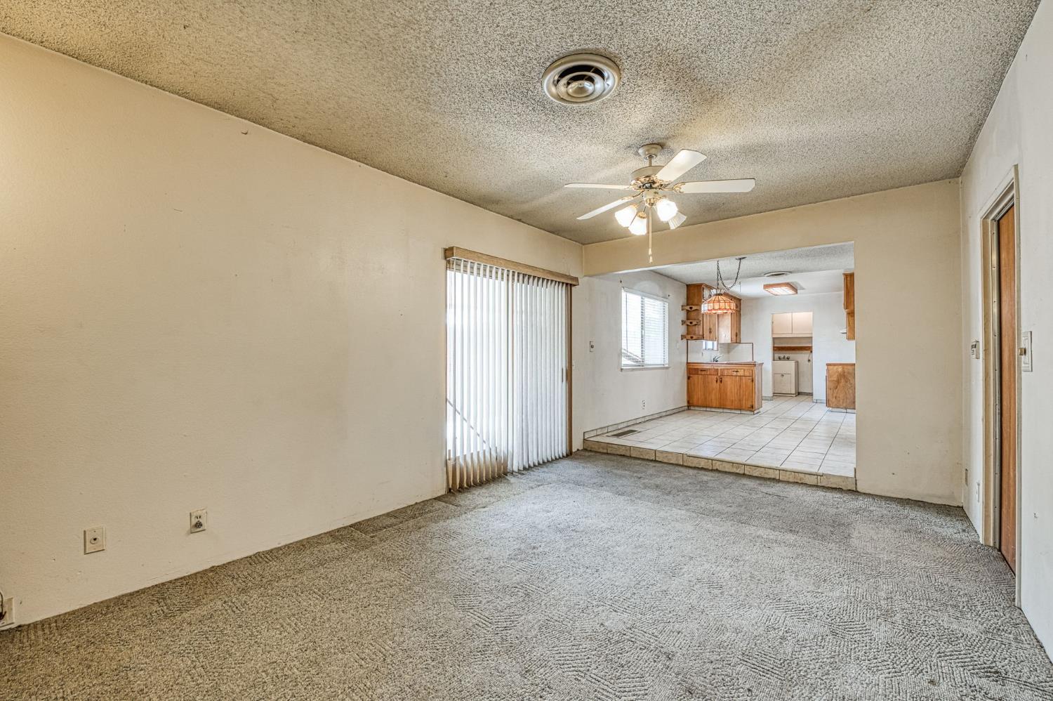 818 S Del Norte Ave, Kerman, CA 93630