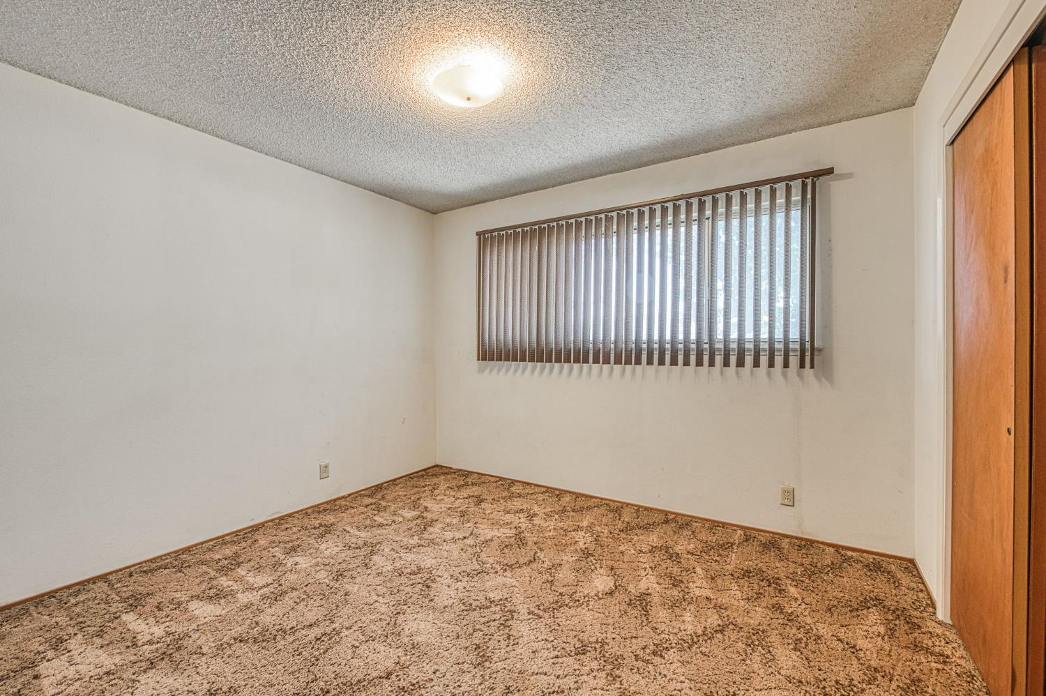 818 S Del Norte Ave, Kerman, CA 93630