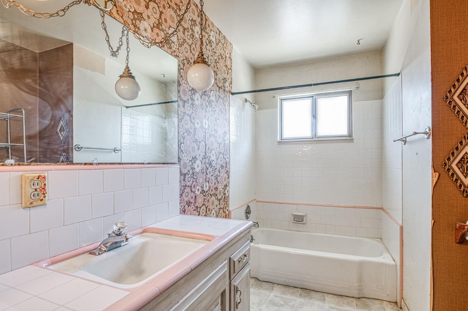 818 S Del Norte Ave, Kerman, CA 93630