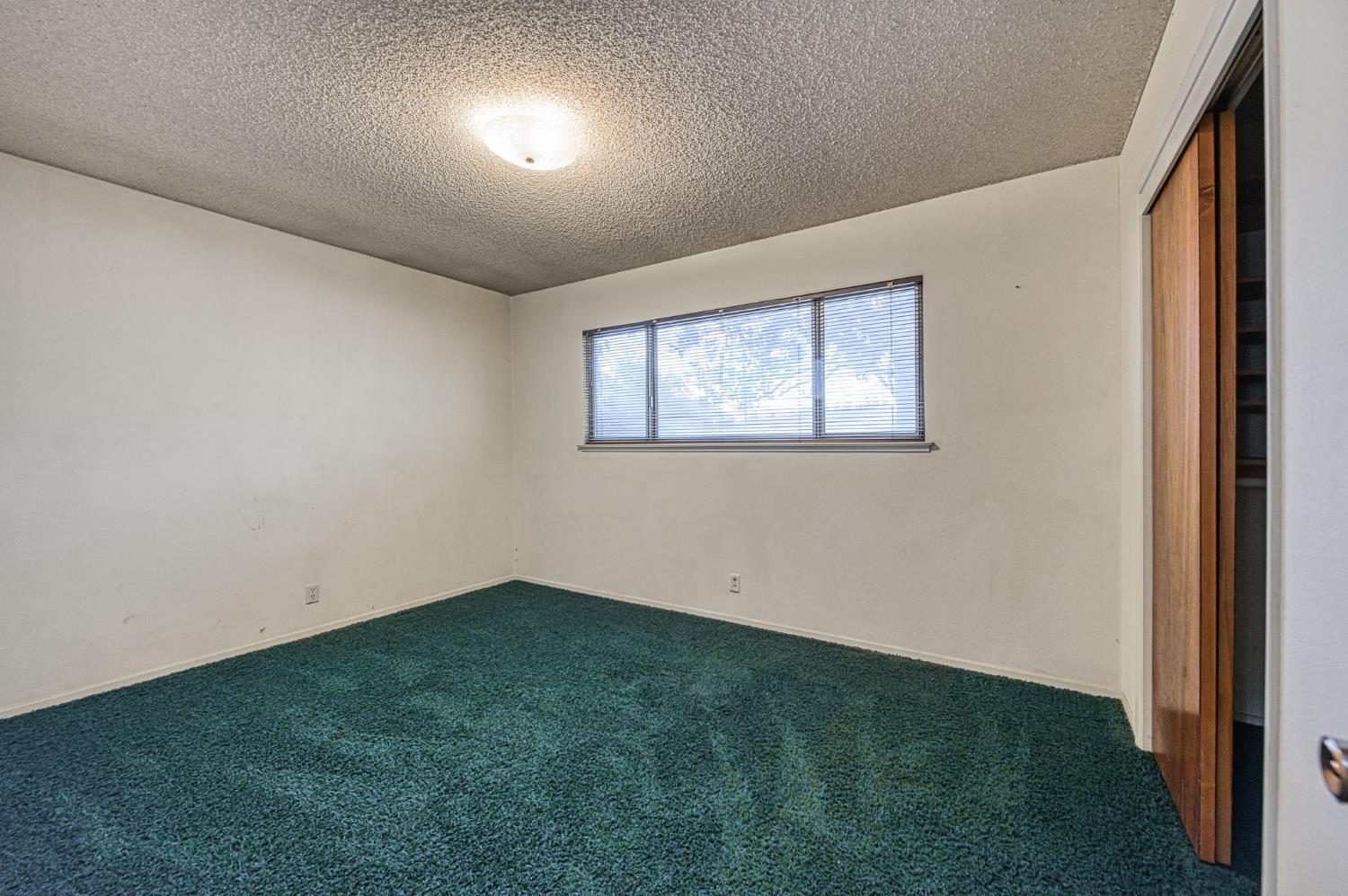 818 S Del Norte Ave, Kerman, CA 93630
