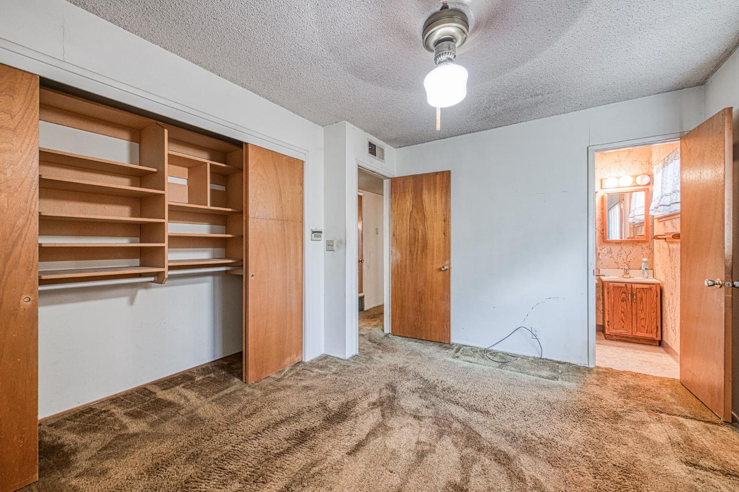 818 S Del Norte Ave, Kerman, CA 93630