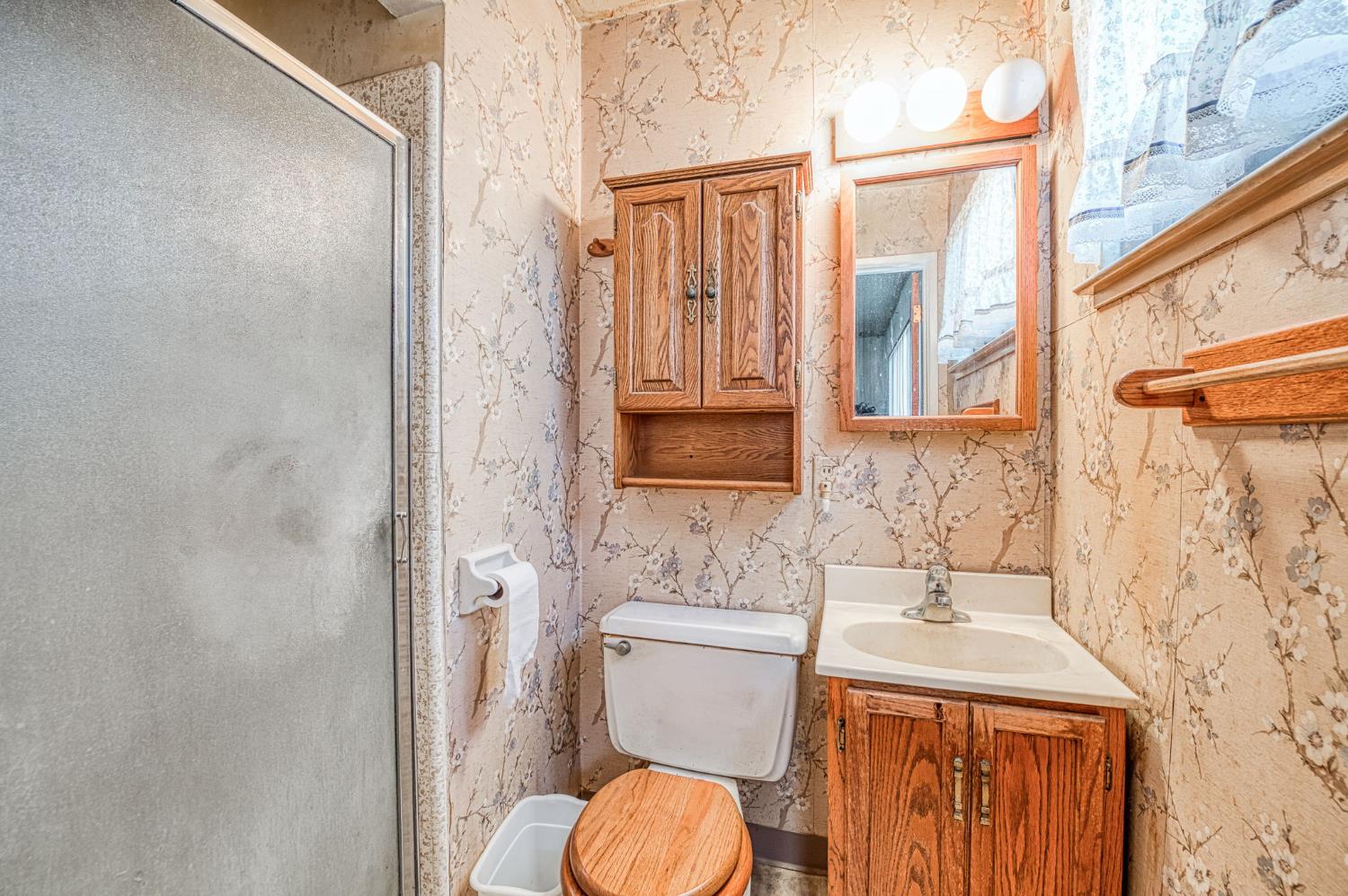 818 S Del Norte Ave, Kerman, CA 93630