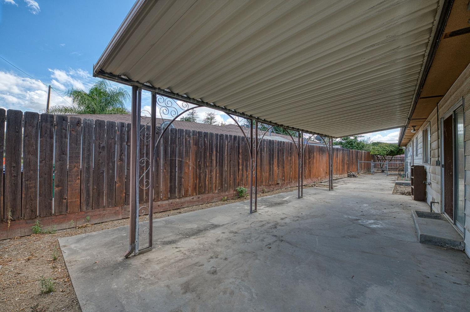 818 S Del Norte Ave, Kerman, CA 93630