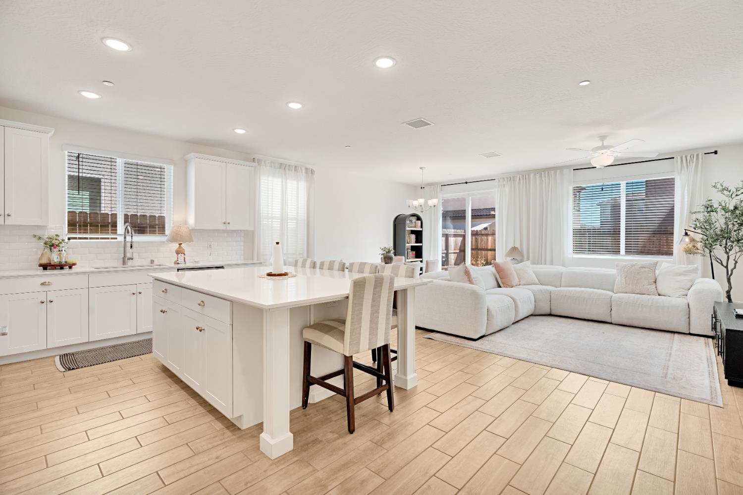 163 Reunion Way S, Madera, CA 93636