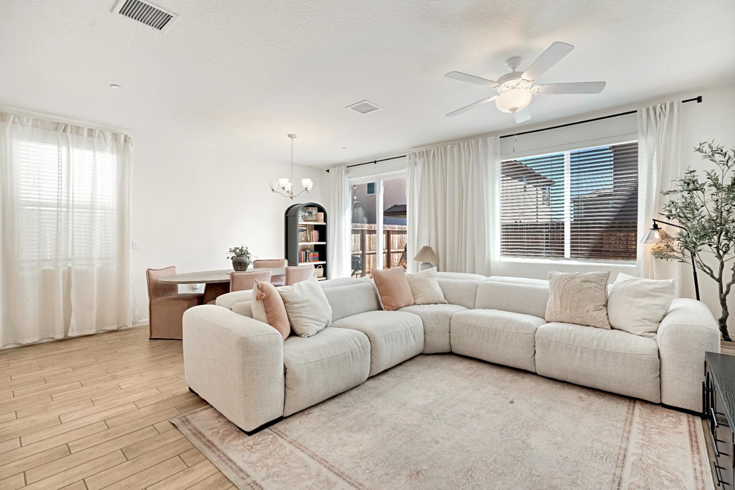 163 Reunion Way S, Madera, CA 93636