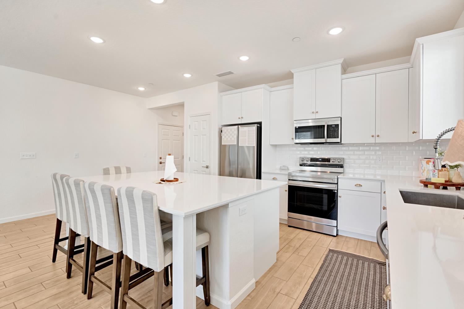 163 Reunion Way S, Madera, CA 93636