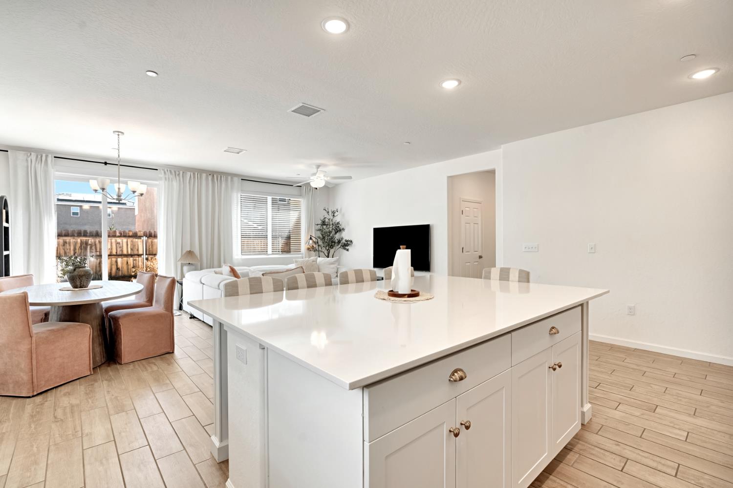 163 Reunion Way S, Madera, CA 93636