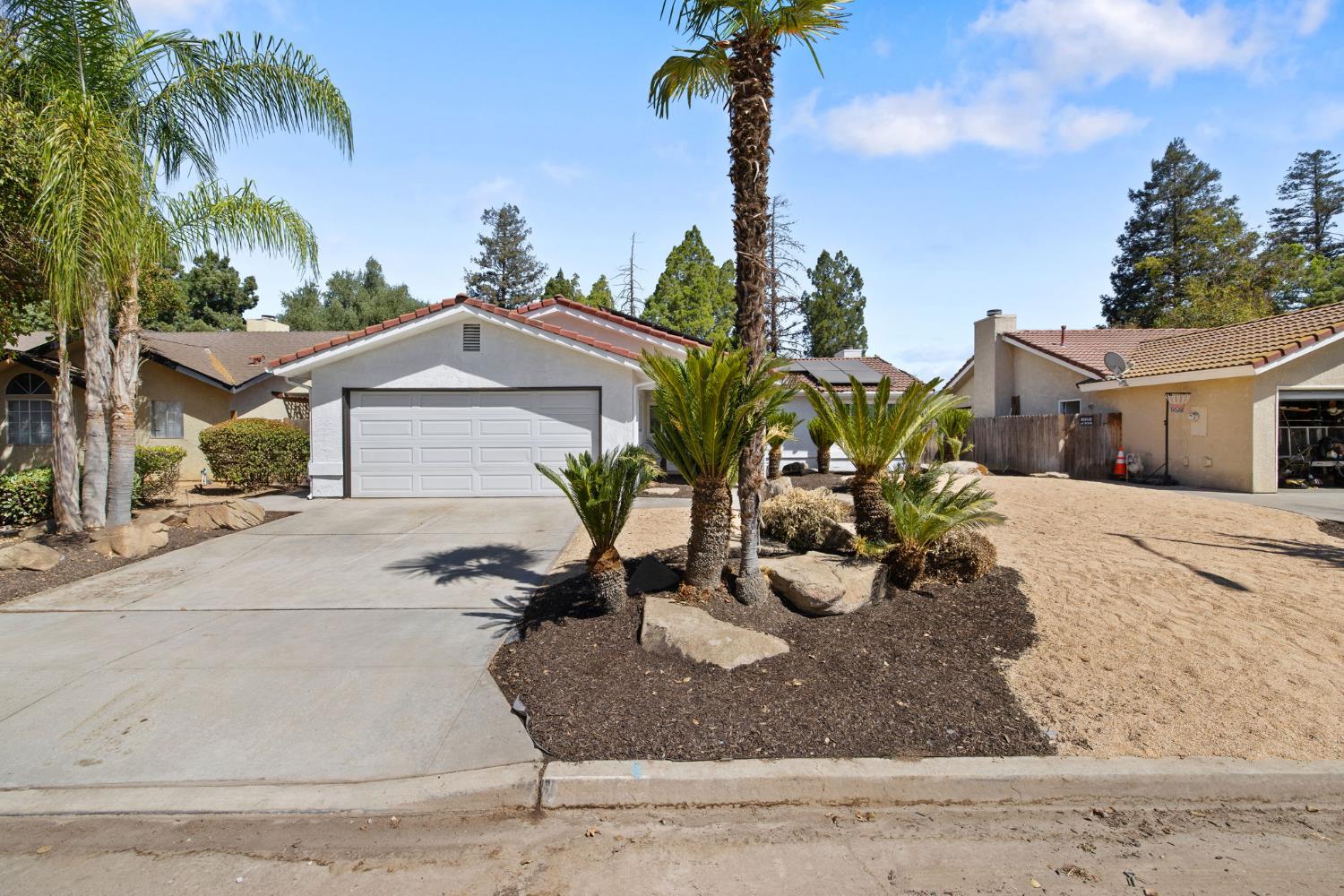 6144 N Carica Ave, Fresno, CA 93722