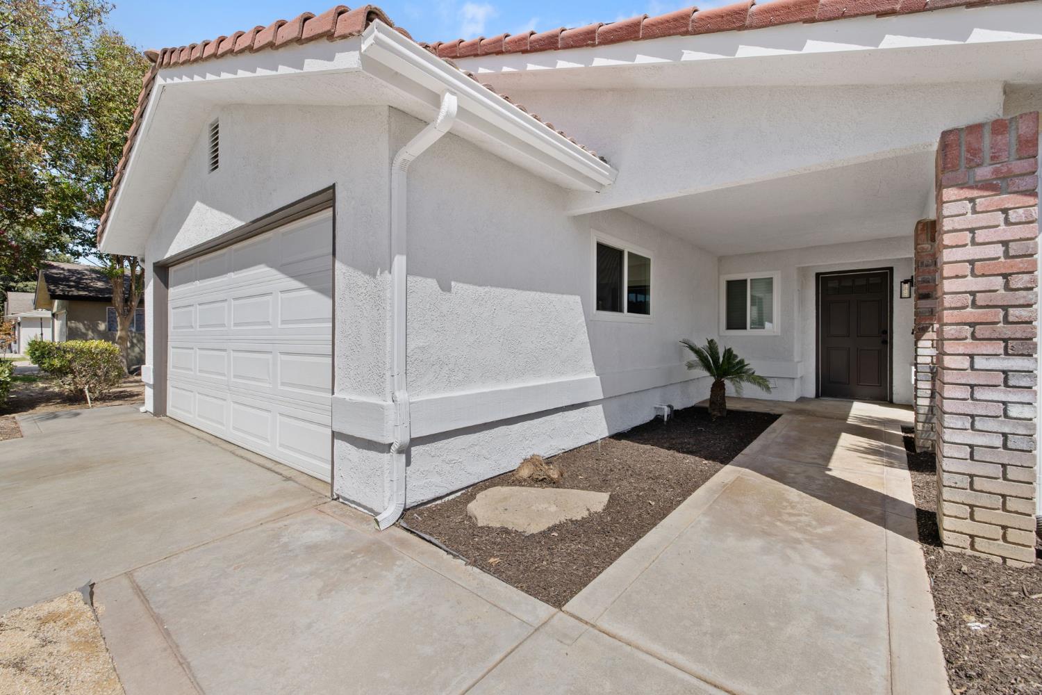 6144 N Carica Ave, Fresno, CA 93722