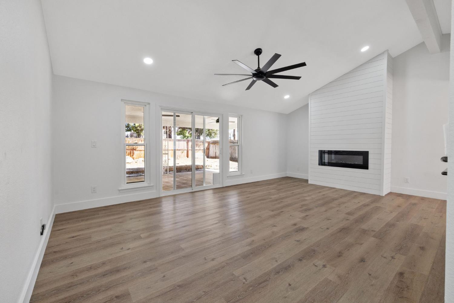 6144 N Carica Ave, Fresno, CA 93722