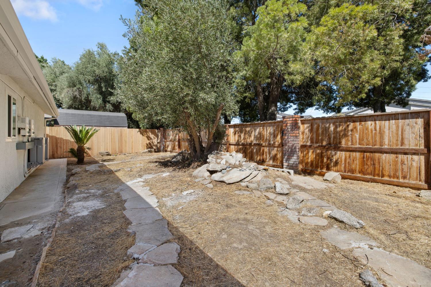 6144 N Carica Ave, Fresno, CA 93722