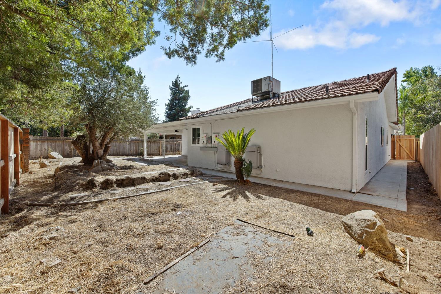 6144 N Carica Ave, Fresno, CA 93722