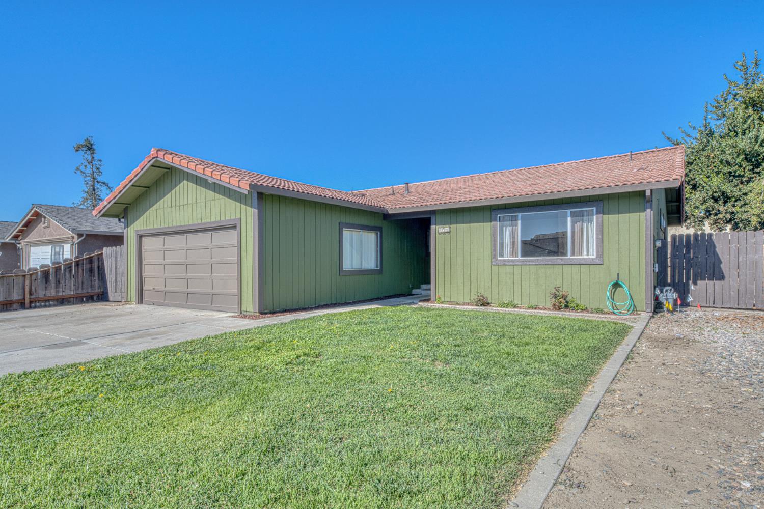 290 Carnoble Dr, Hollister, CA 95023