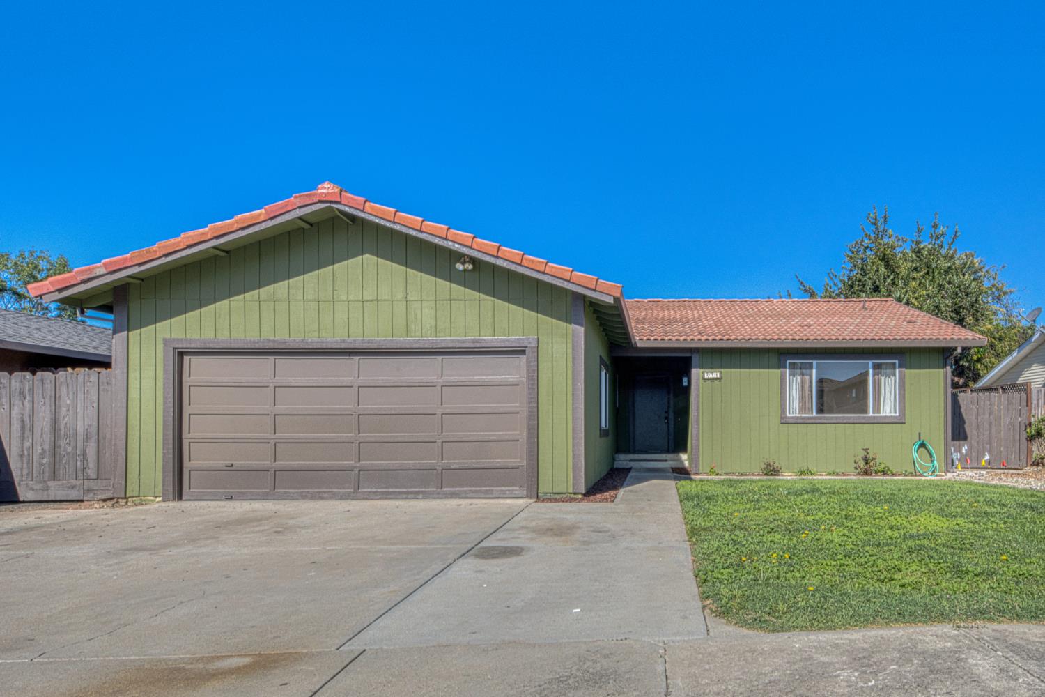 290 Carnoble Dr, Hollister, CA 95023