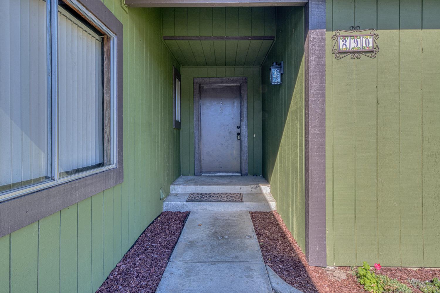 290 Carnoble Dr, Hollister, CA 95023