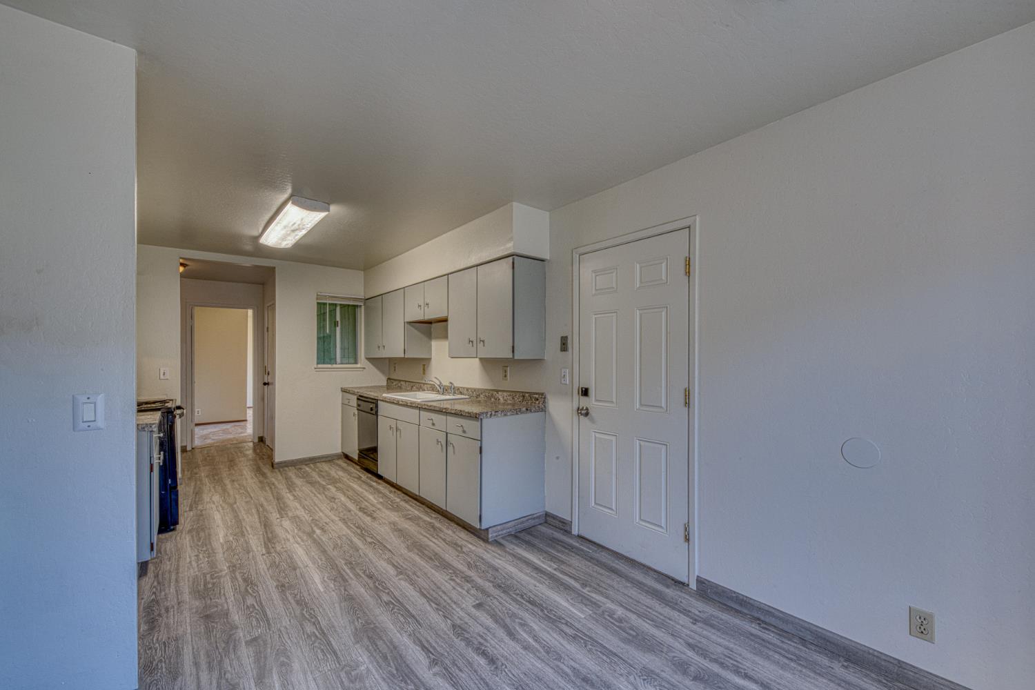290 Carnoble Dr, Hollister, CA 95023