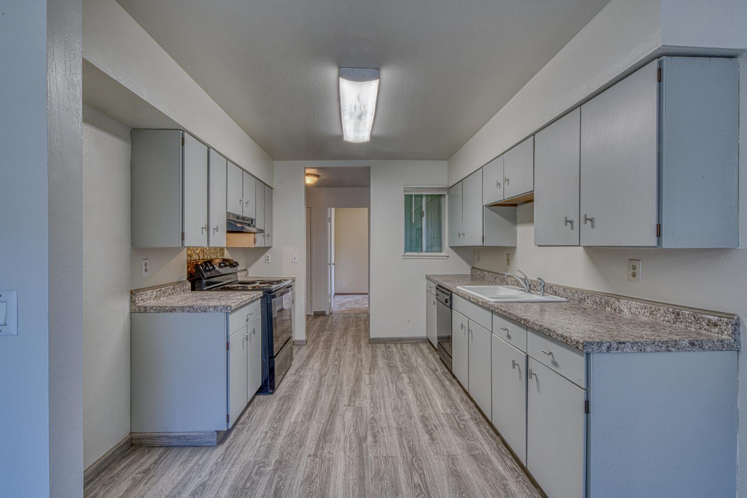290 Carnoble Dr, Hollister, CA 95023