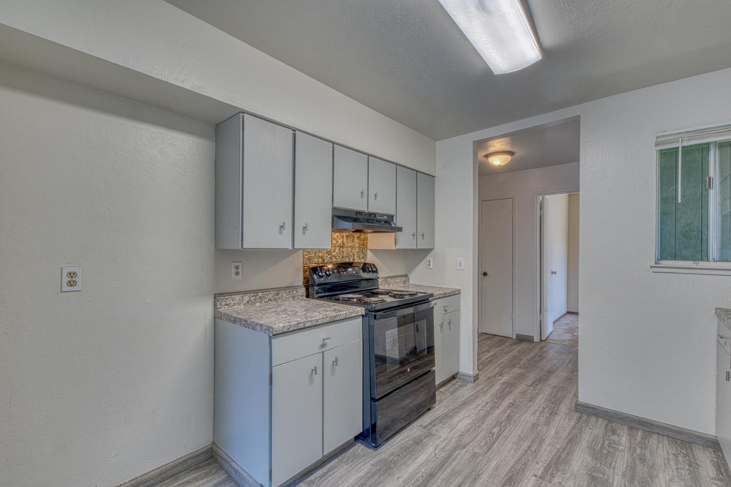 290 Carnoble Dr, Hollister, CA 95023