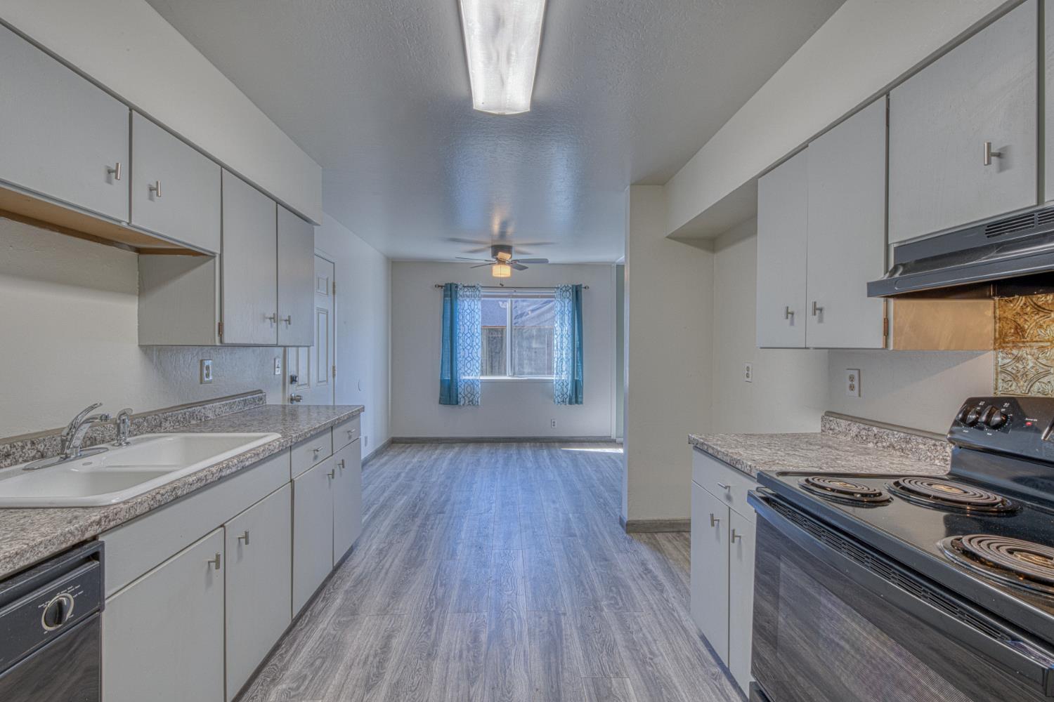 290 Carnoble Dr, Hollister, CA 95023
