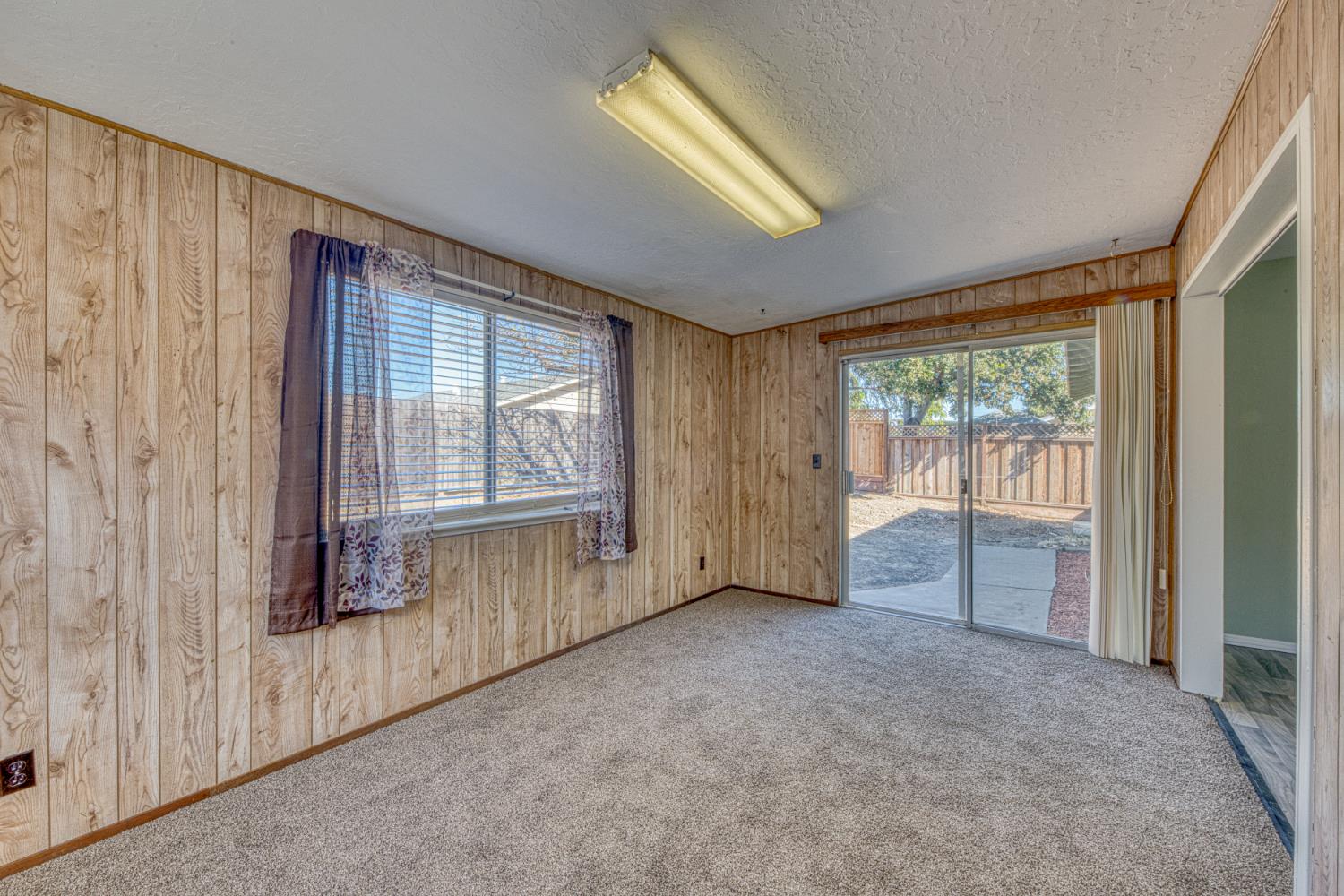 290 Carnoble Dr, Hollister, CA 95023