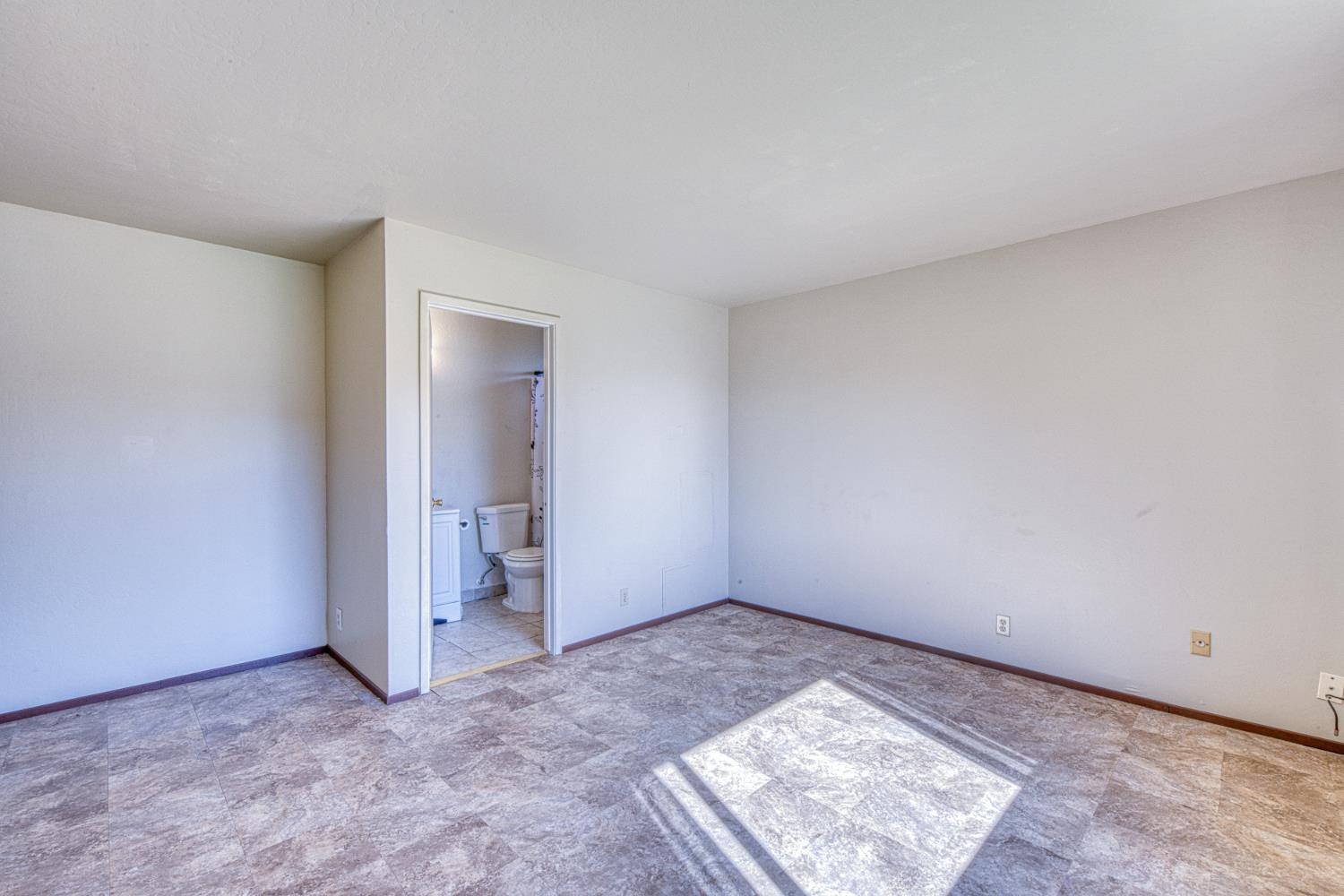 290 Carnoble Dr, Hollister, CA 95023