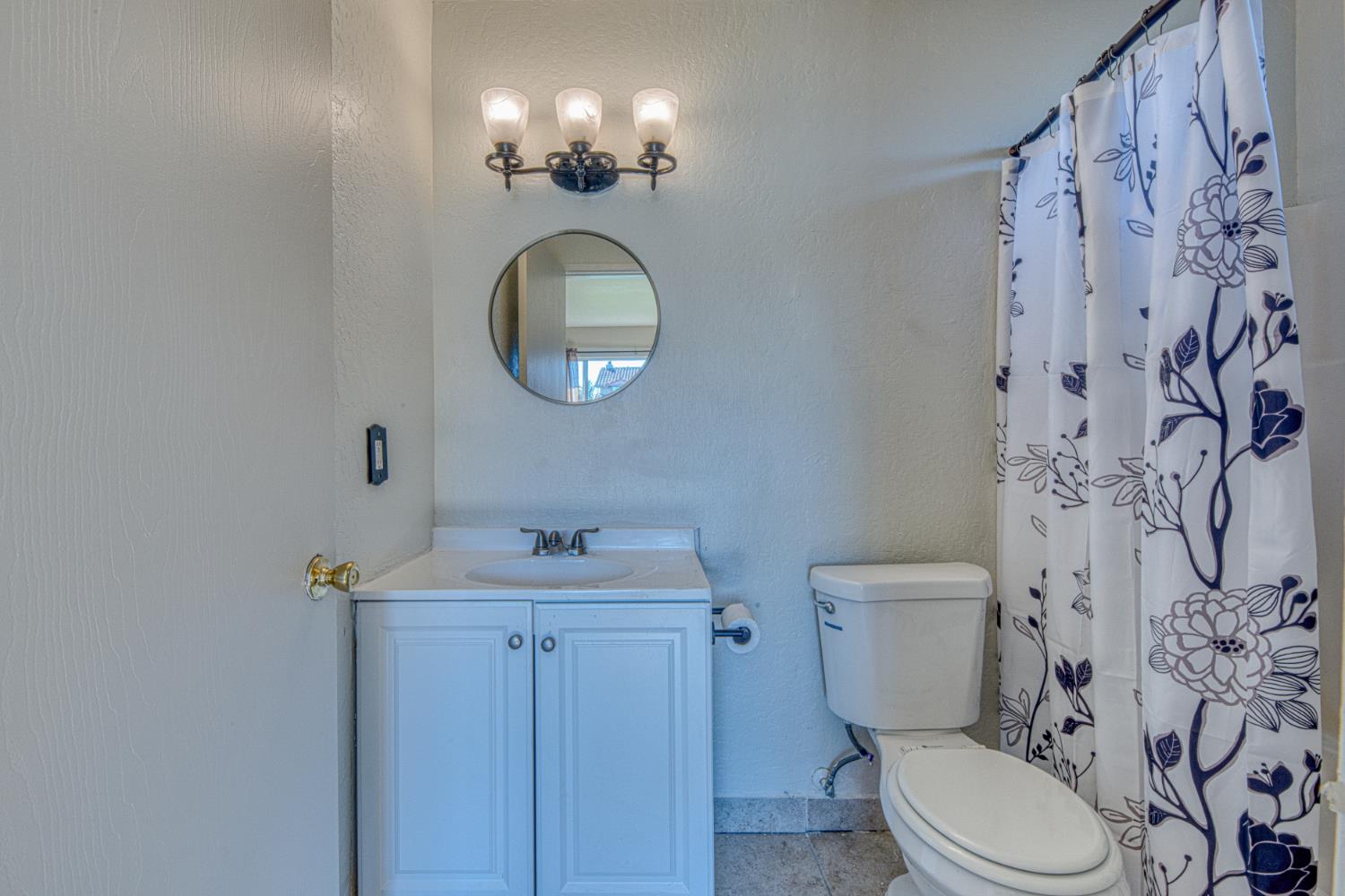 290 Carnoble Dr, Hollister, CA 95023
