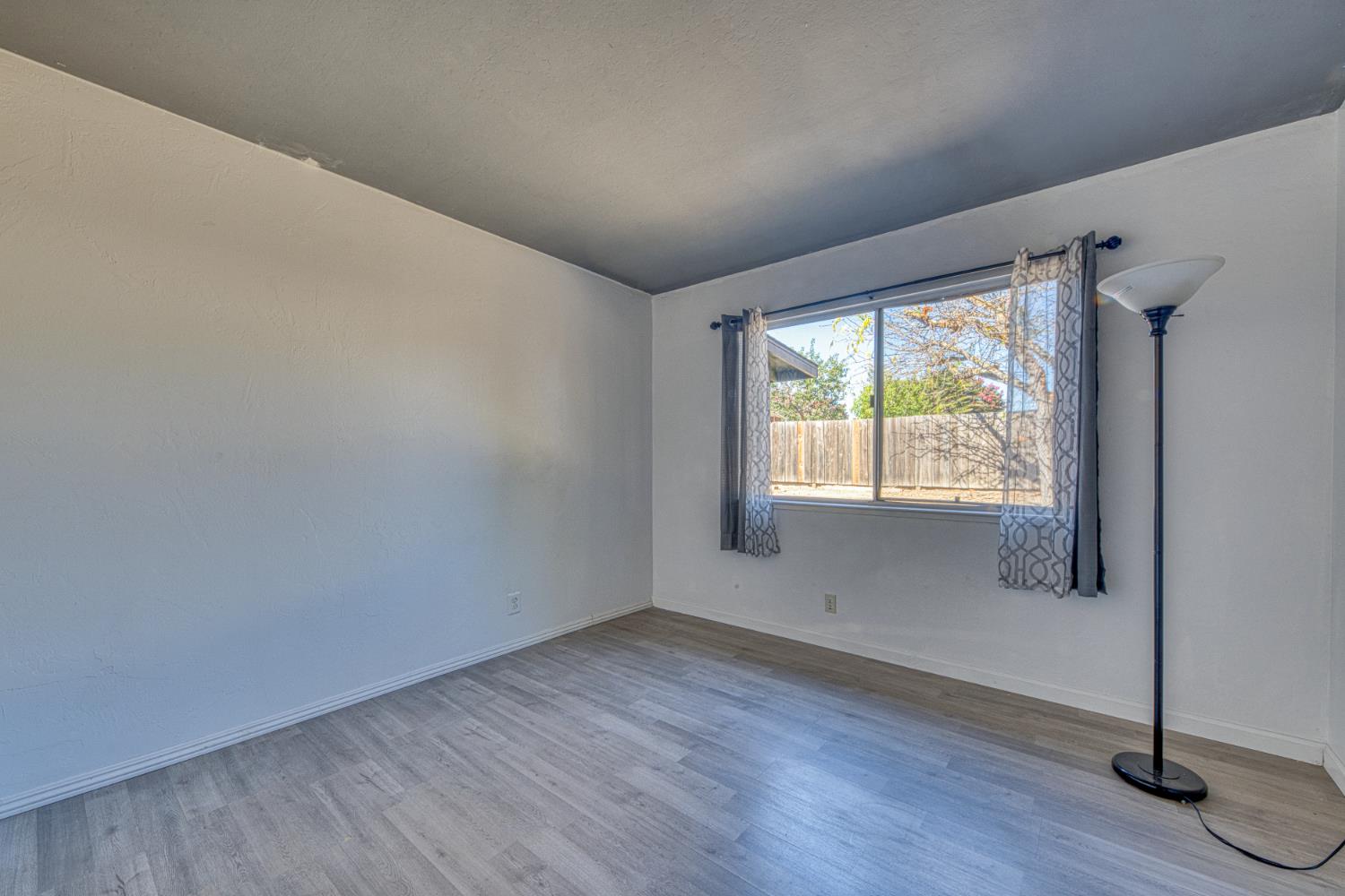 290 Carnoble Dr, Hollister, CA 95023