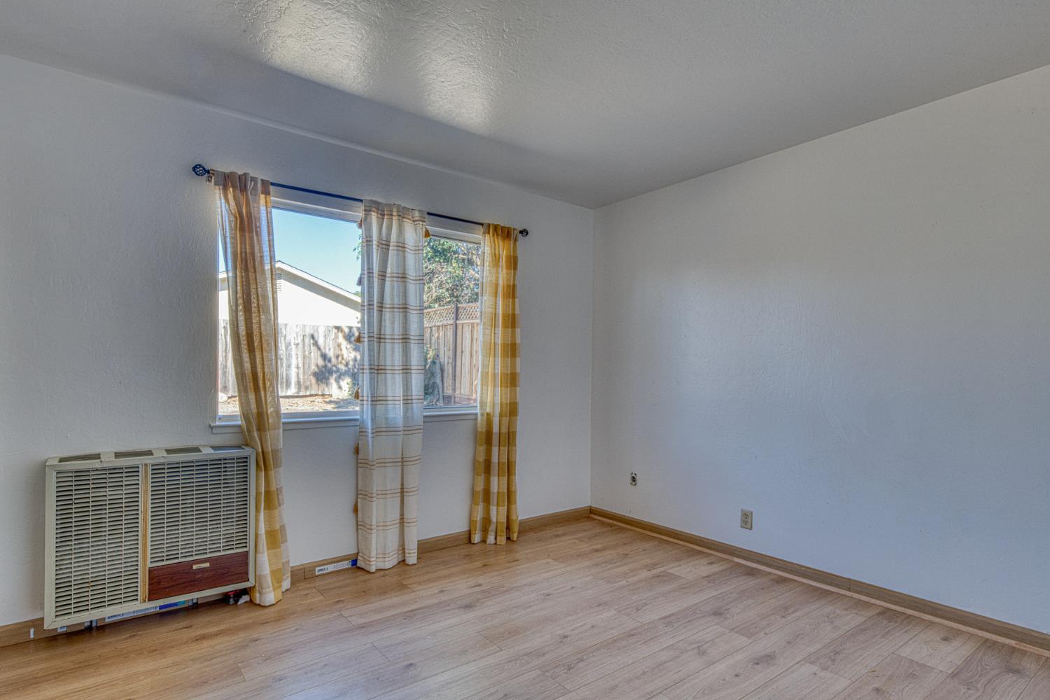 290 Carnoble Dr, Hollister, CA 95023