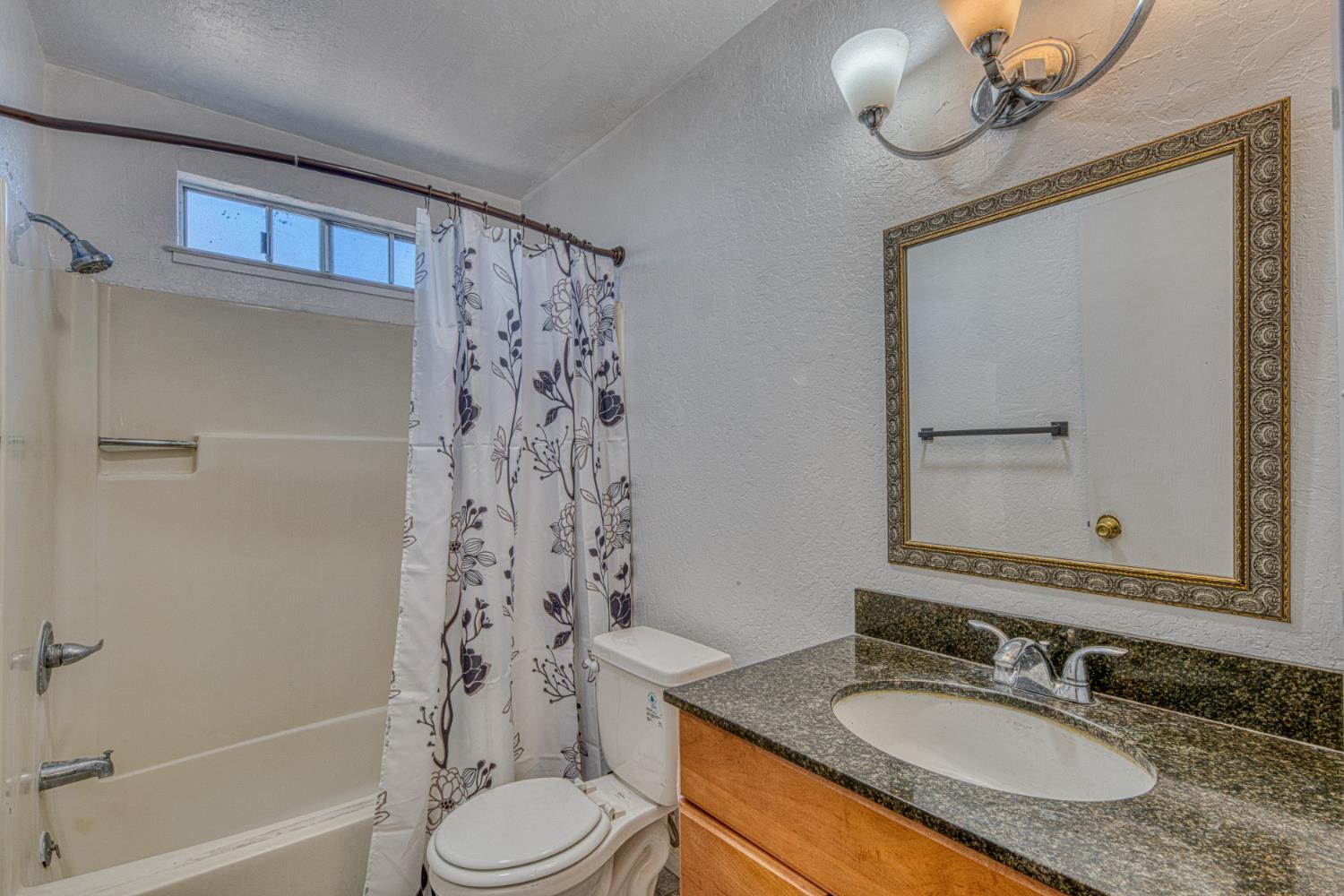 290 Carnoble Dr, Hollister, CA 95023
