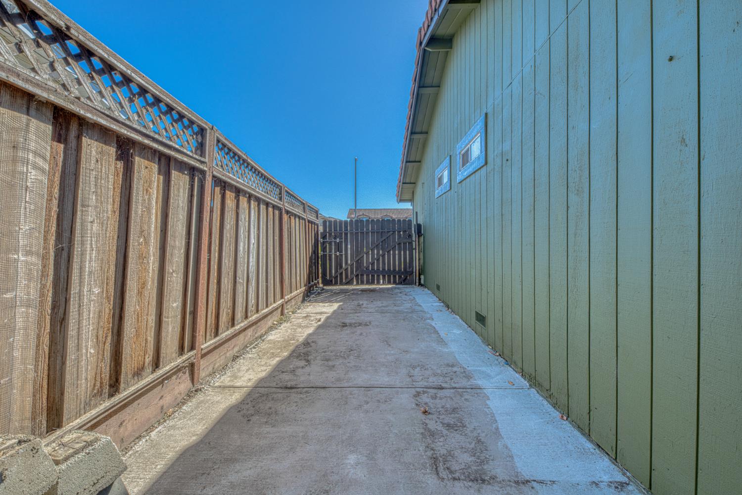 290 Carnoble Dr, Hollister, CA 95023