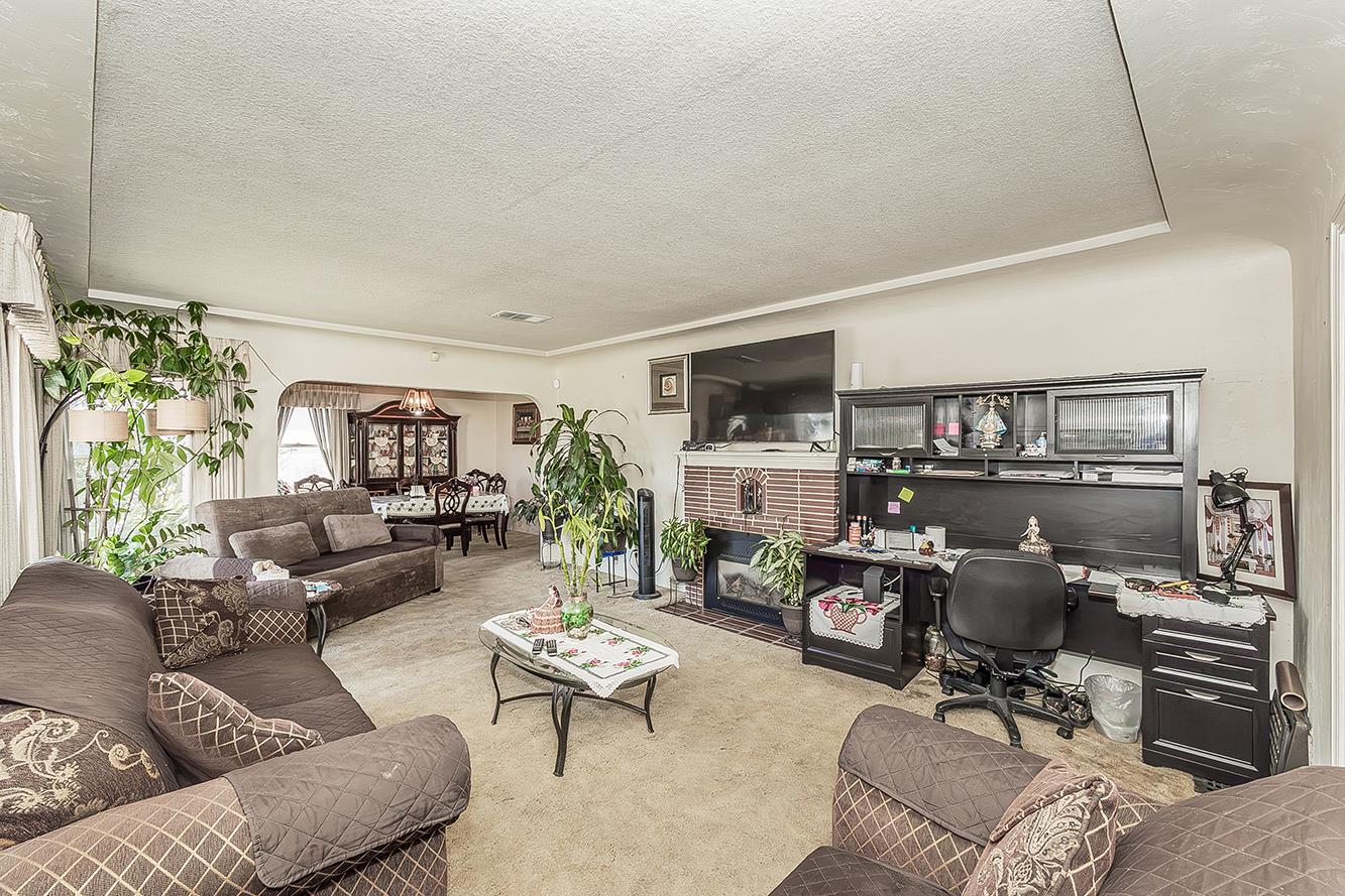 4704 E Tulare St, Fresno, CA 93702