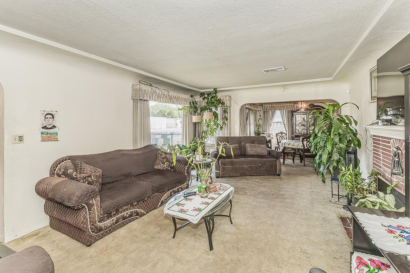 4704 E Tulare St, Fresno, CA 93702