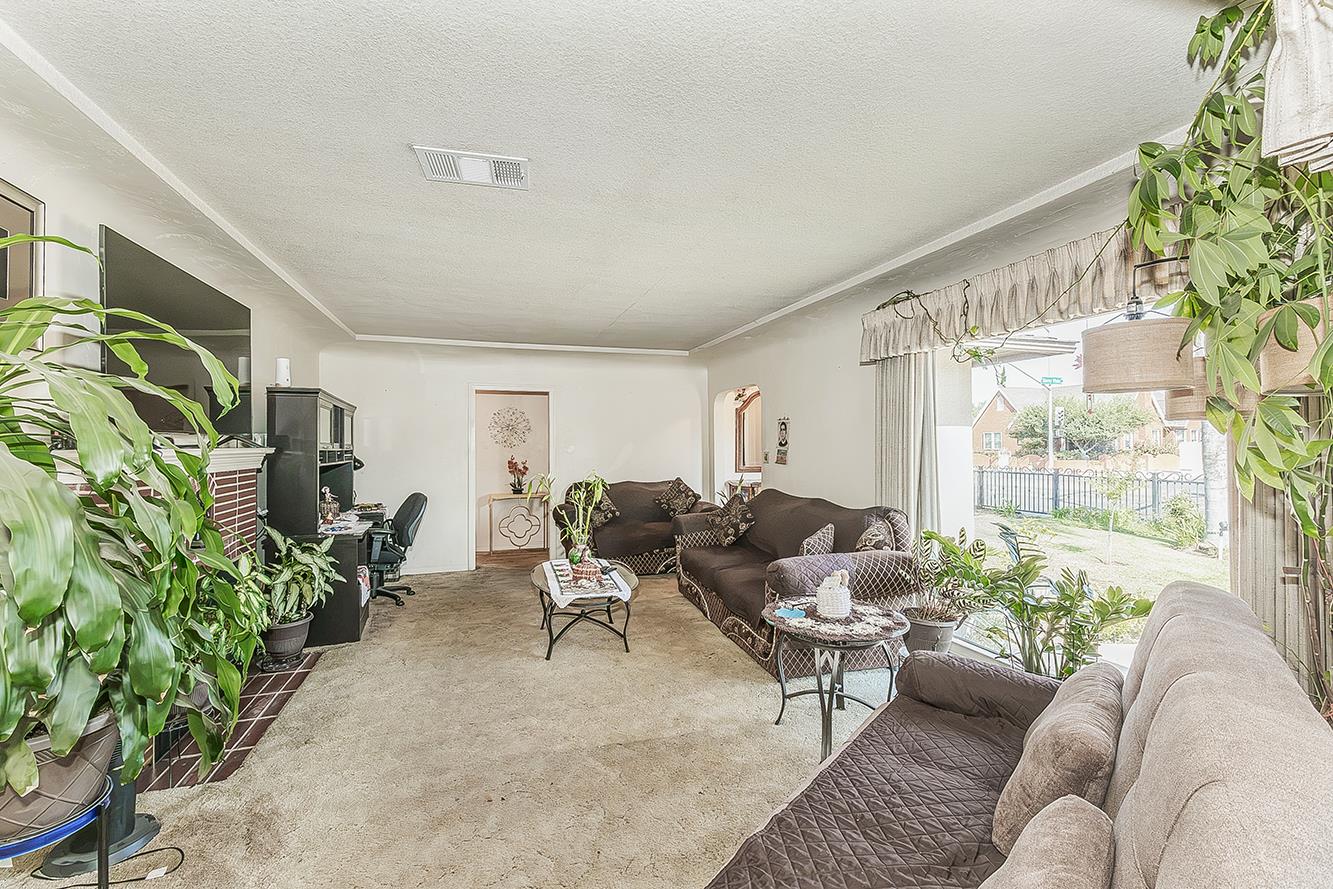 4704 E Tulare St, Fresno, CA 93702