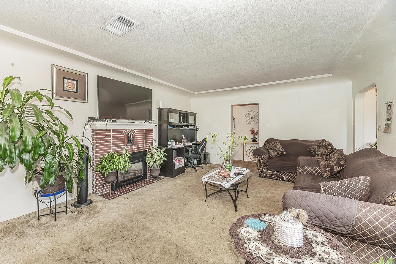 4704 E Tulare St, Fresno, CA 93702