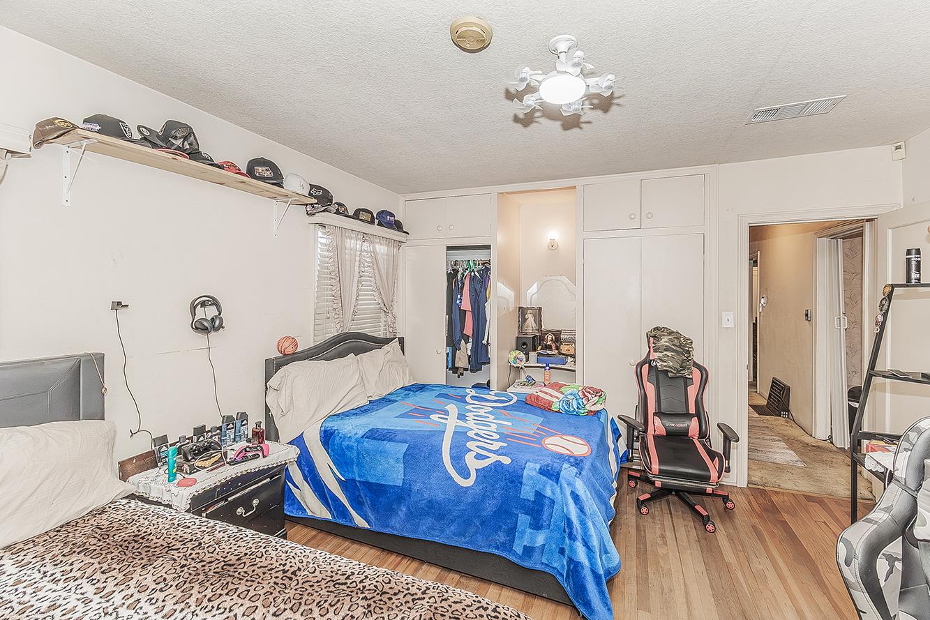 4704 E Tulare St, Fresno, CA 93702