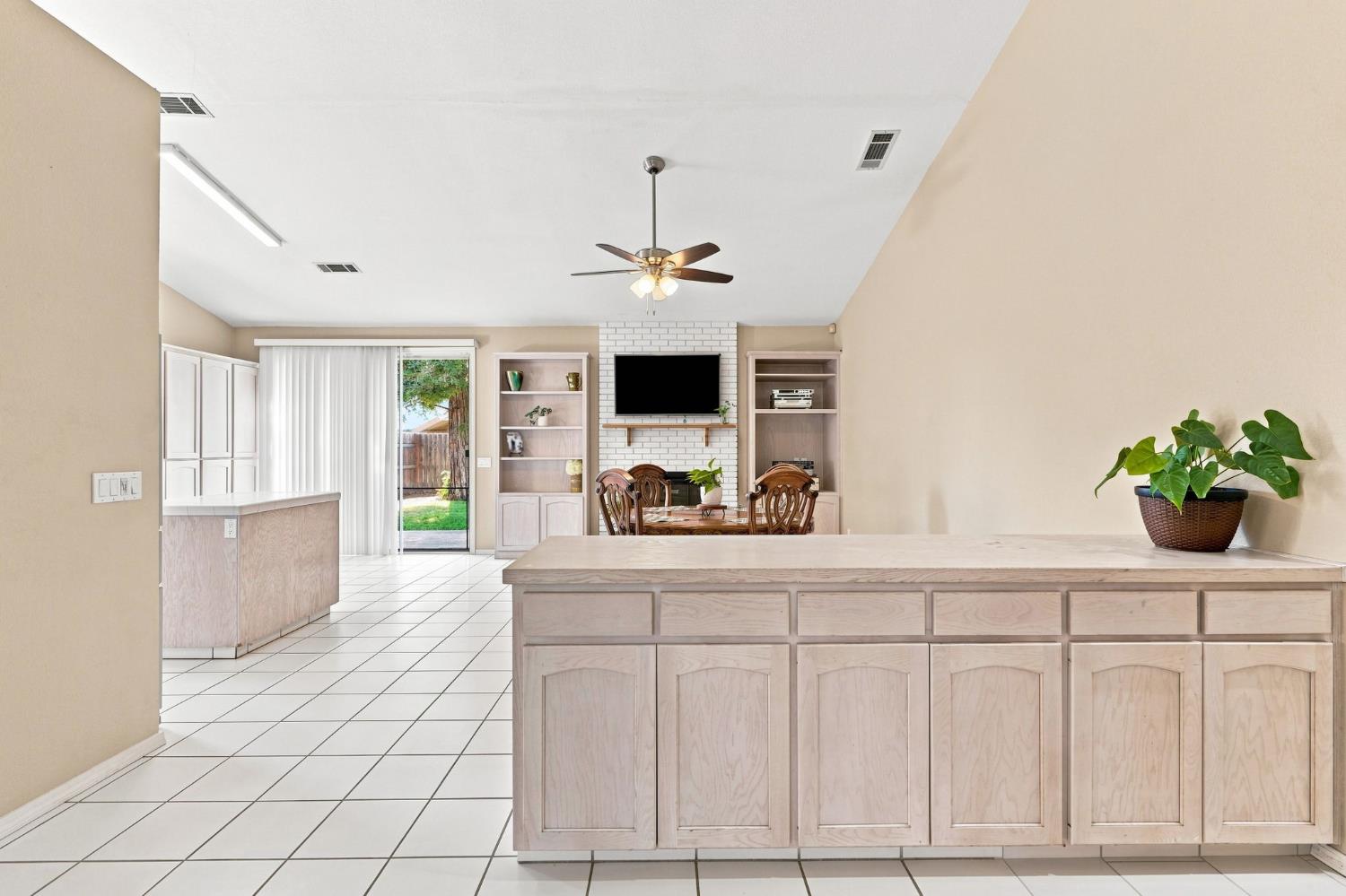 1601 N Eaton, Dinuba, CA 93618
