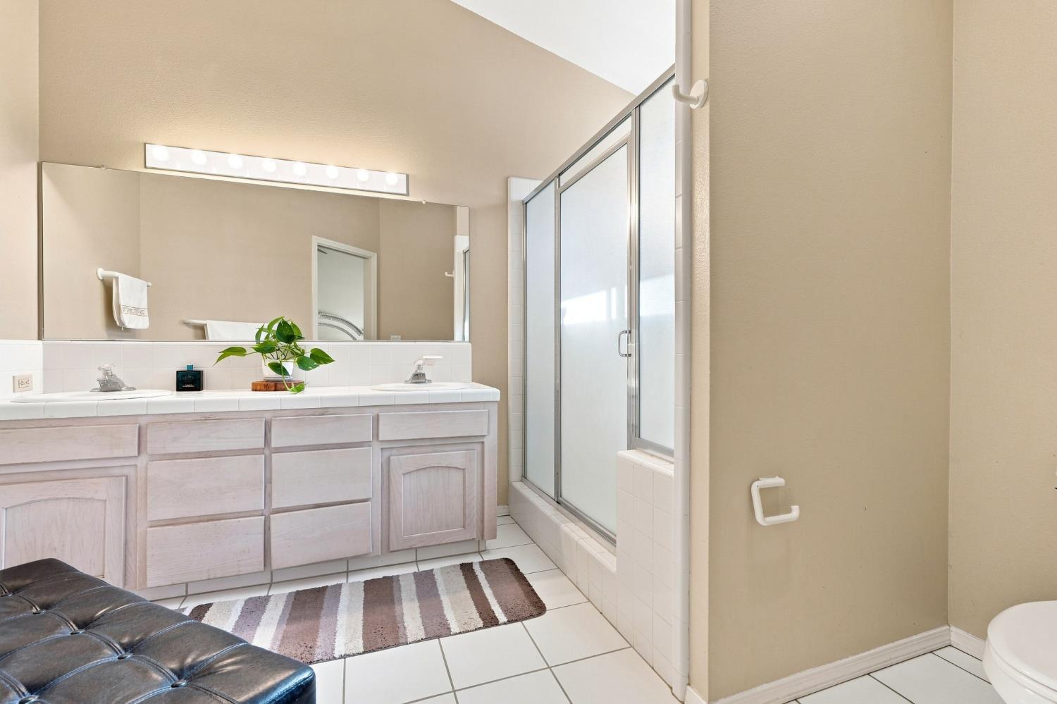 1601 N Eaton, Dinuba, CA 93618