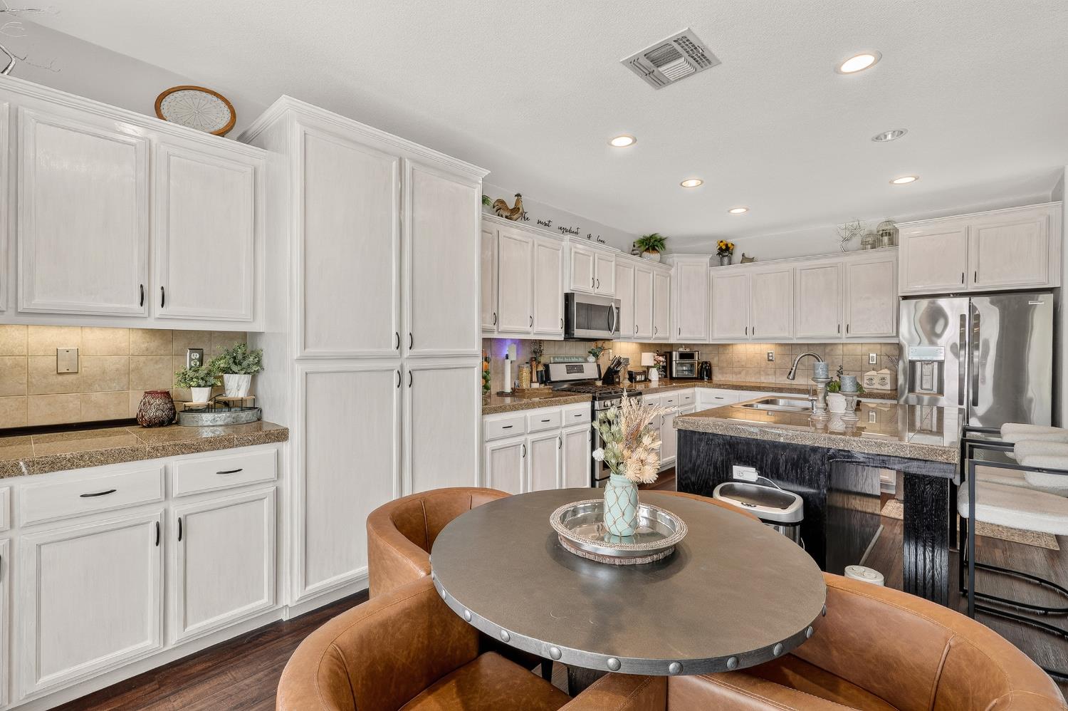 9020 Hunters Creek Way, Chowchilla, CA 93610